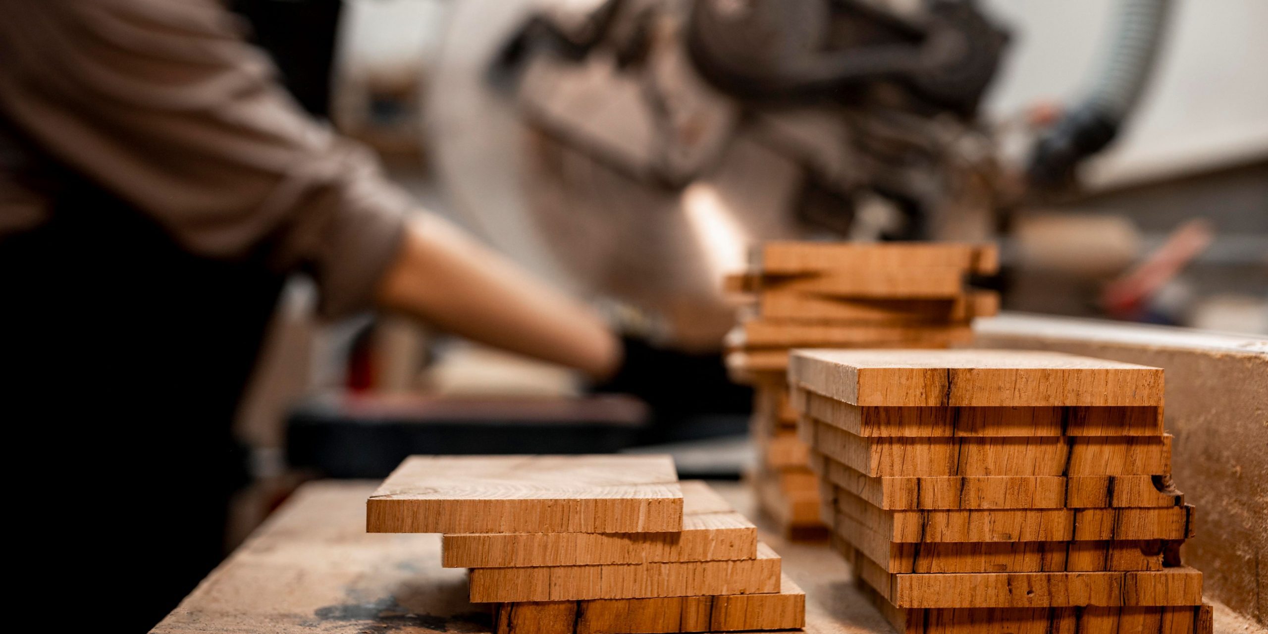 side-view-female-carpenter-studio-using-electric-saw